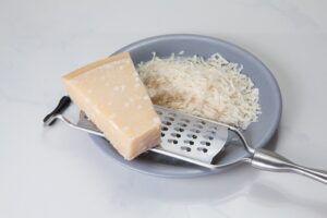 Read more about the article Можно ли курам есть сыр?  Что тебе нужно знать!