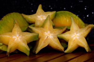 Read more about the article Могут ли собаки есть Star Fruit?  Берегите свою собаку!