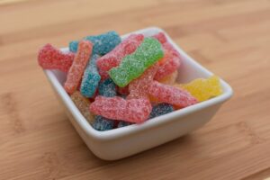 Read more about the article Могут ли собаки есть Sour Patch Kids?  Держите собаку здоровой!