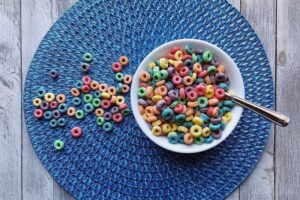 Read more about the article Могут ли собаки есть Froot Loops?  Факты о питании, проверенные ветеринарами